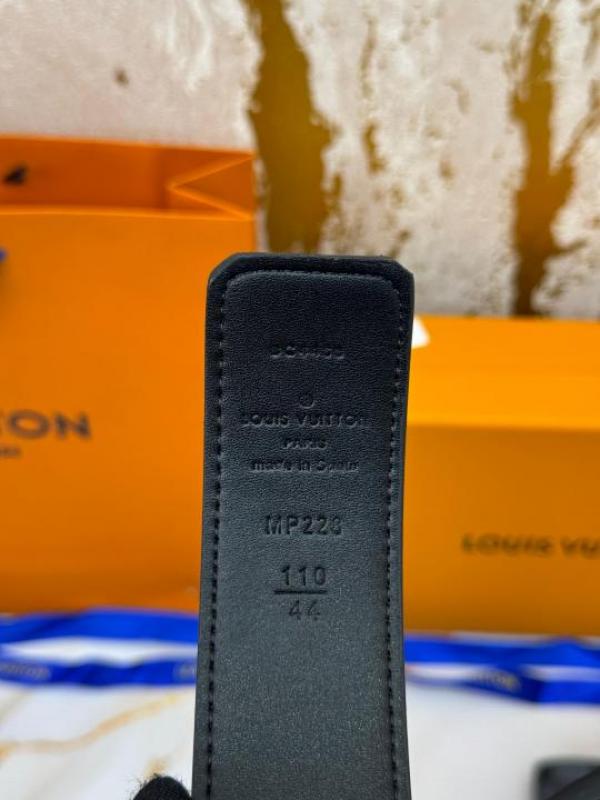 Louis Vuitton Wallet And Belt Combo With Box And Dust Bag Including Carry Bag (L63 Checks)