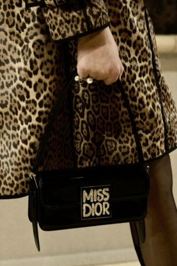 Dior miss dior flap shoulder bag with og box carrybag 5140