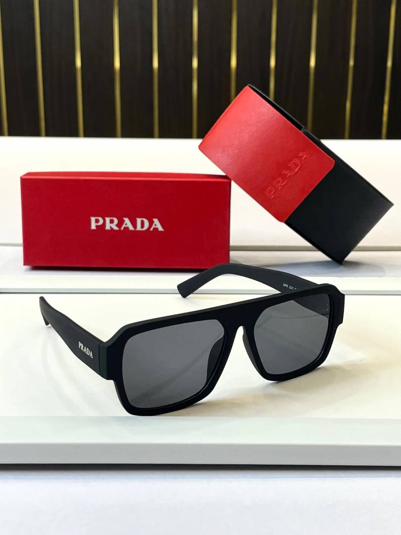 Prada 22 black