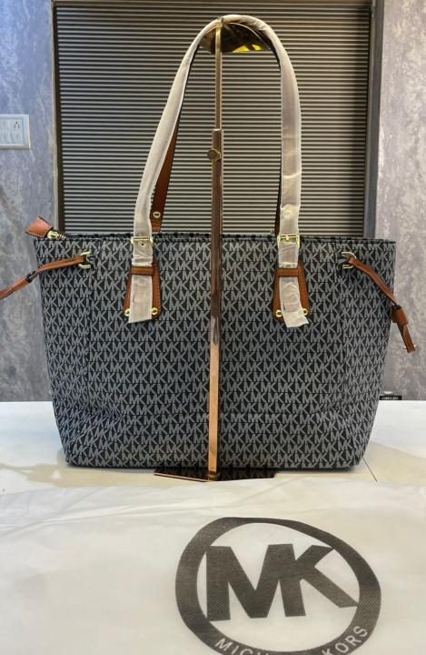 Michael kors voyager jet set print tote bag with dust bag 5443