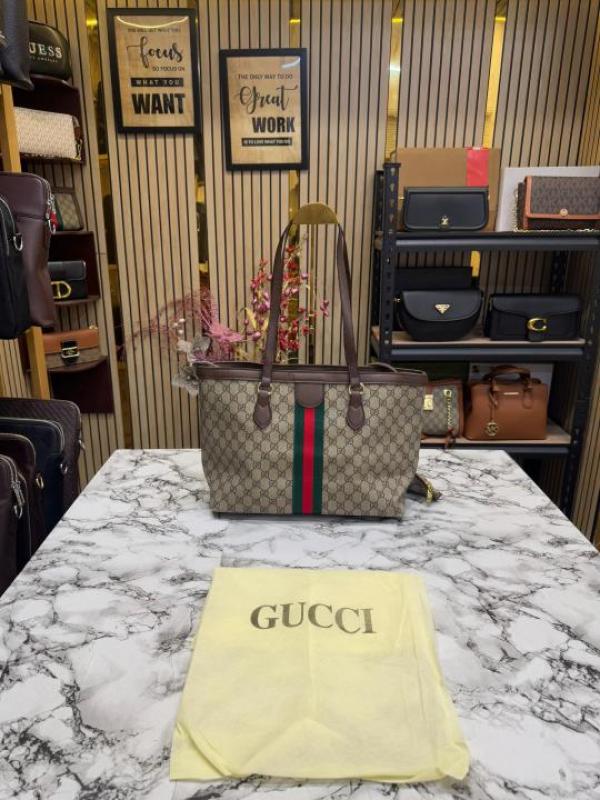 GUCCI GG SUPREME WITH MATCHING WALLET AND DUST BAG (BROWN)