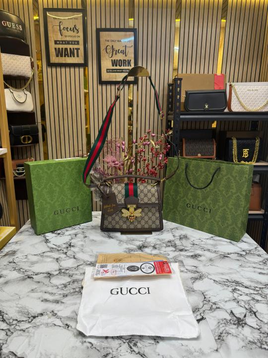 Gucc i Bee Blind For Love Shoulder Bag Includes Box Dust Bag And Carry Bag