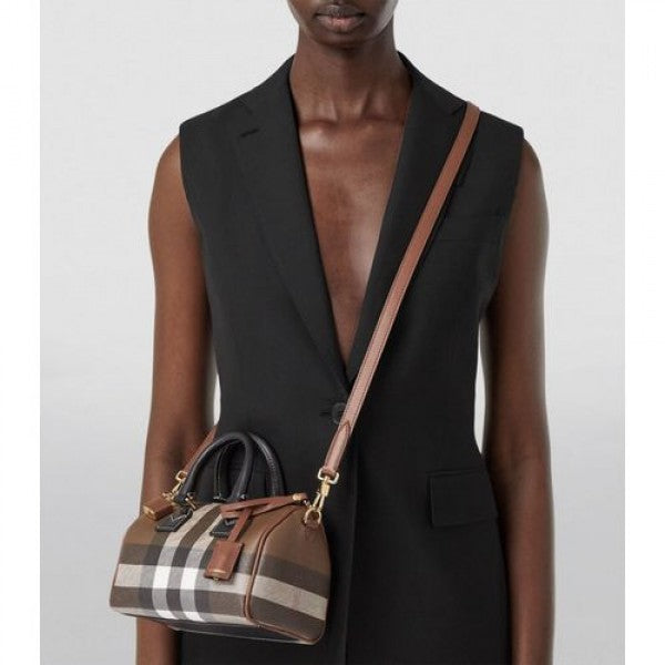Burberry chex small handbag with og box 22cm