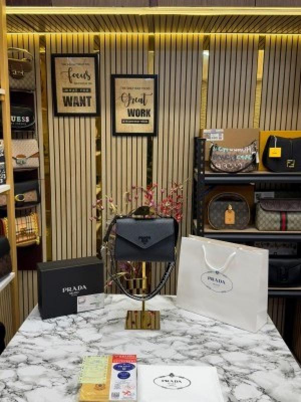 PRAD  A MONOCHROME SAFFIANO LEATHER SHOULDER BAG WITH OG BOX AND DUST BAG INCLDING CARRY BAG (BLACK)