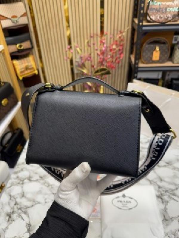 PRAD  A MONOCHROME SAFFIANO LEATHER SHOULDER BAG WITH OG BOX AND DUST BAG INCLDING CARRY BAG (BLACK)