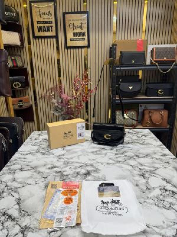 Coac h tabby glossy crossbody bag with box and dust bag (black)