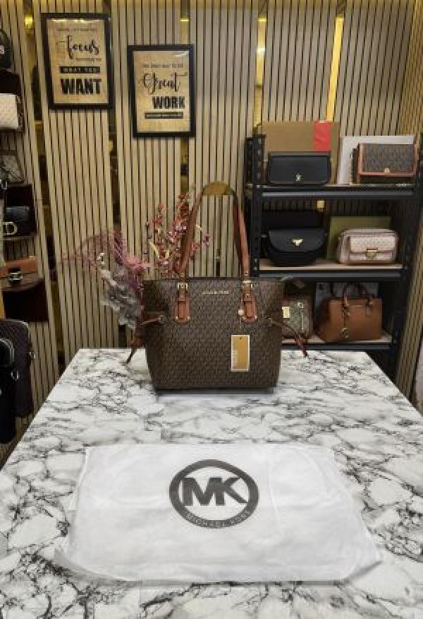 Michael Kors Voyager Premium Quality Tote Bag With Dust Bag (COFFEE BROWN)