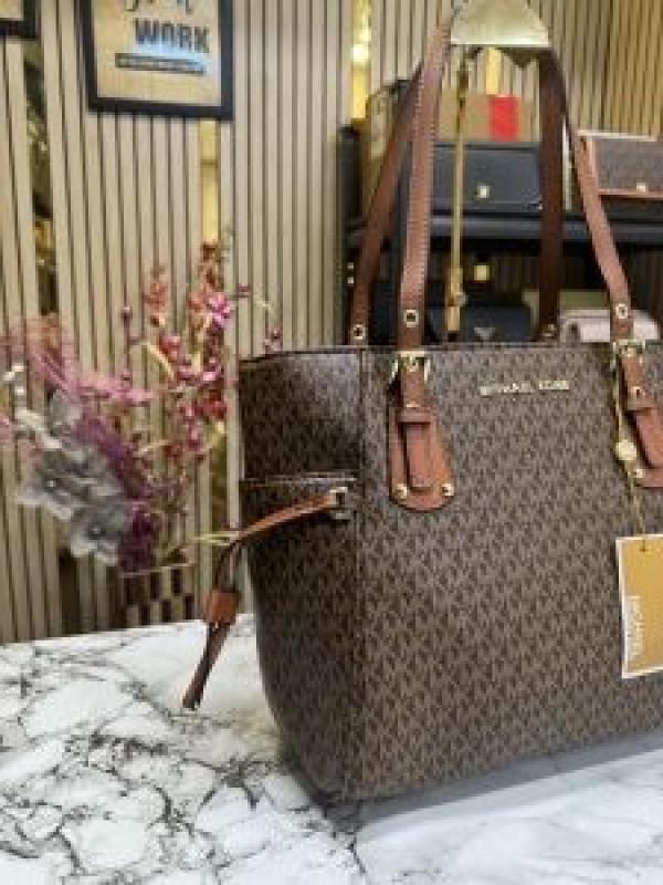 Michael Kors Voyager Premium Quality Tote Bag With Dust Bag (COFFEE BROWN)