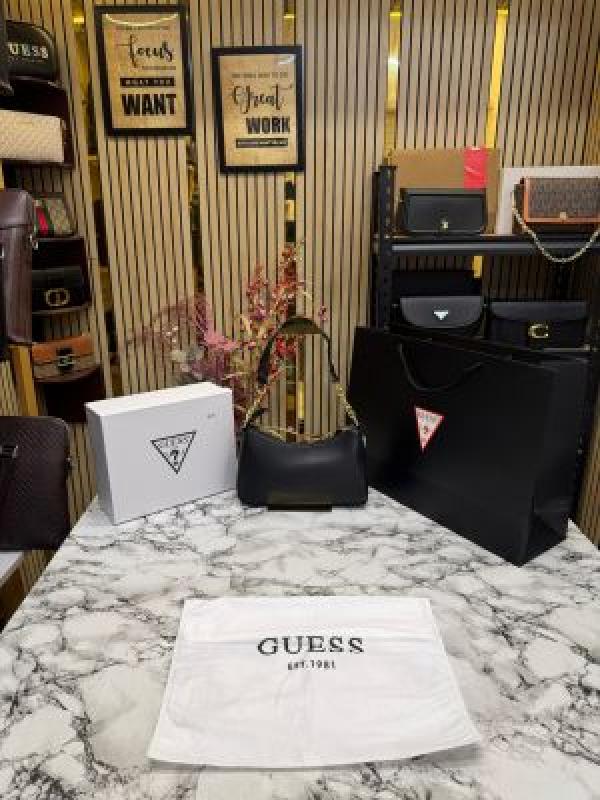 Guess Quilted Shoulder Bag With Box And Dust Bag Including Carry Bag (Black)