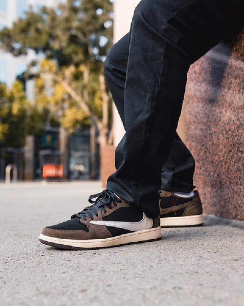 E Air jordan low x travis scott brown semi ua