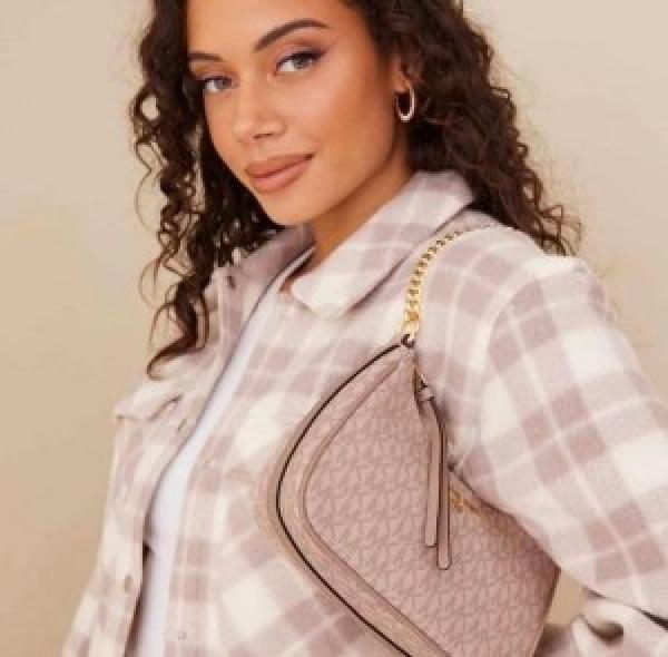 Michael Kors Jet Set Charm Small Logo Pochette Bag ( Box Dust Bag) 1828