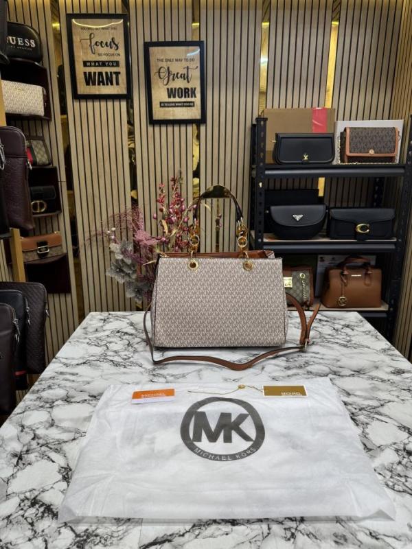 Michael Kors Cynthia Signature Satchel Bag With Dust Bag (Biege)