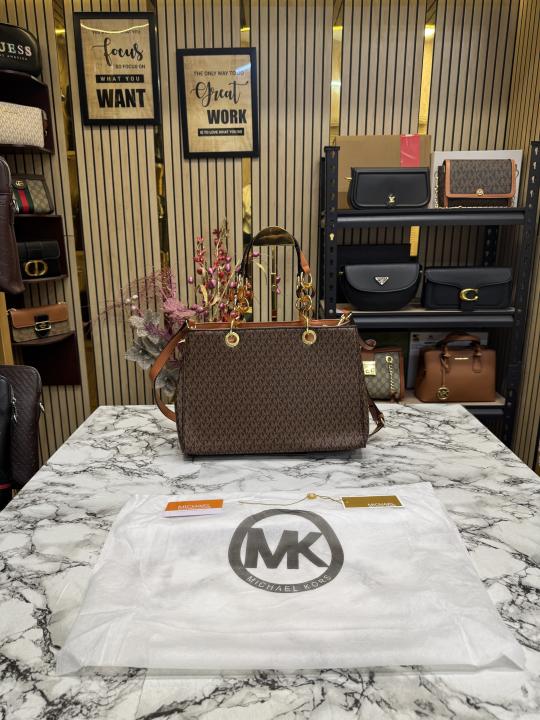 Michael Kors Cynthia Signature Satchel Bag With Dust Bag (Brown)