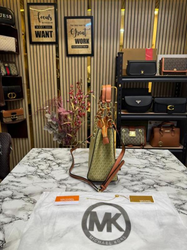 Michael Kors Cynthia Signature Satchel Bag With Dust Bag (Apricot)