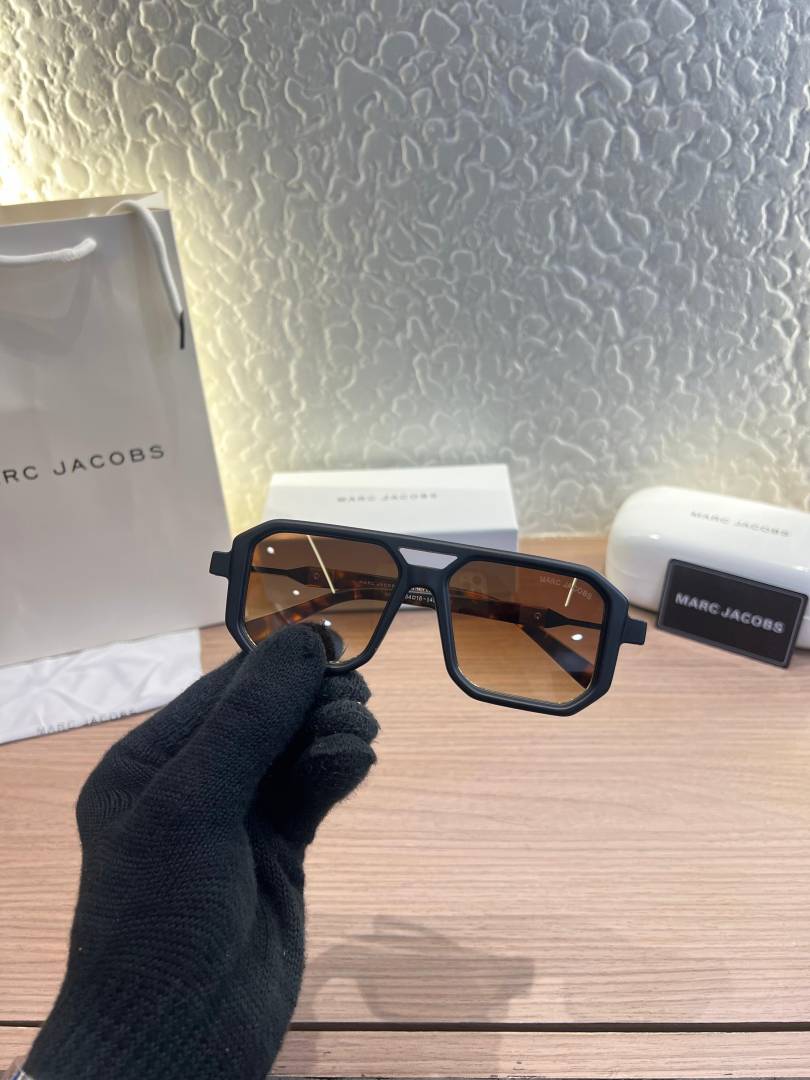 MARC JACOBS BROWN 6125