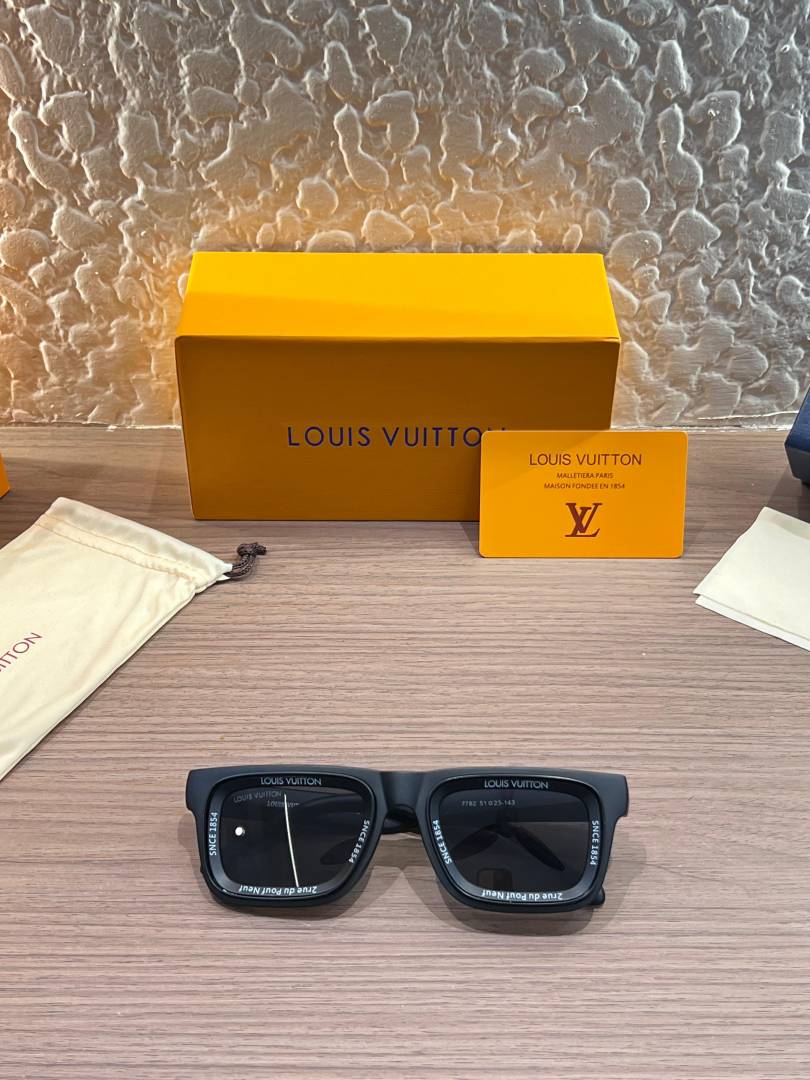 Louis vuittion 7782 Black