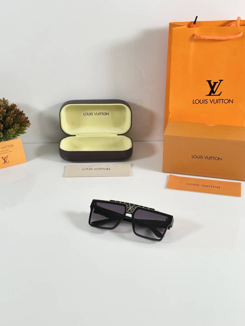 Louis Vuitton 3005 Black DC
