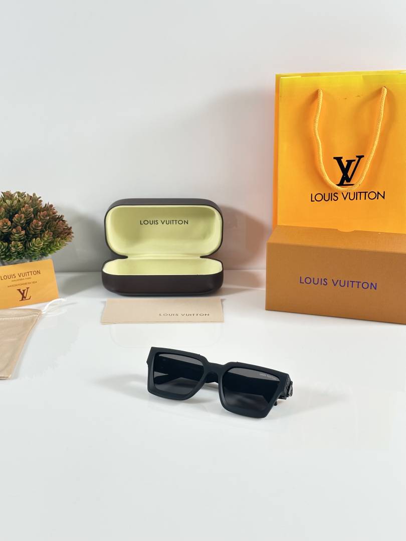 Louis Vuitton 96006 Mate Black