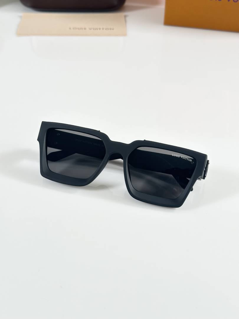 Louis Vuitton 96006 Mate Black