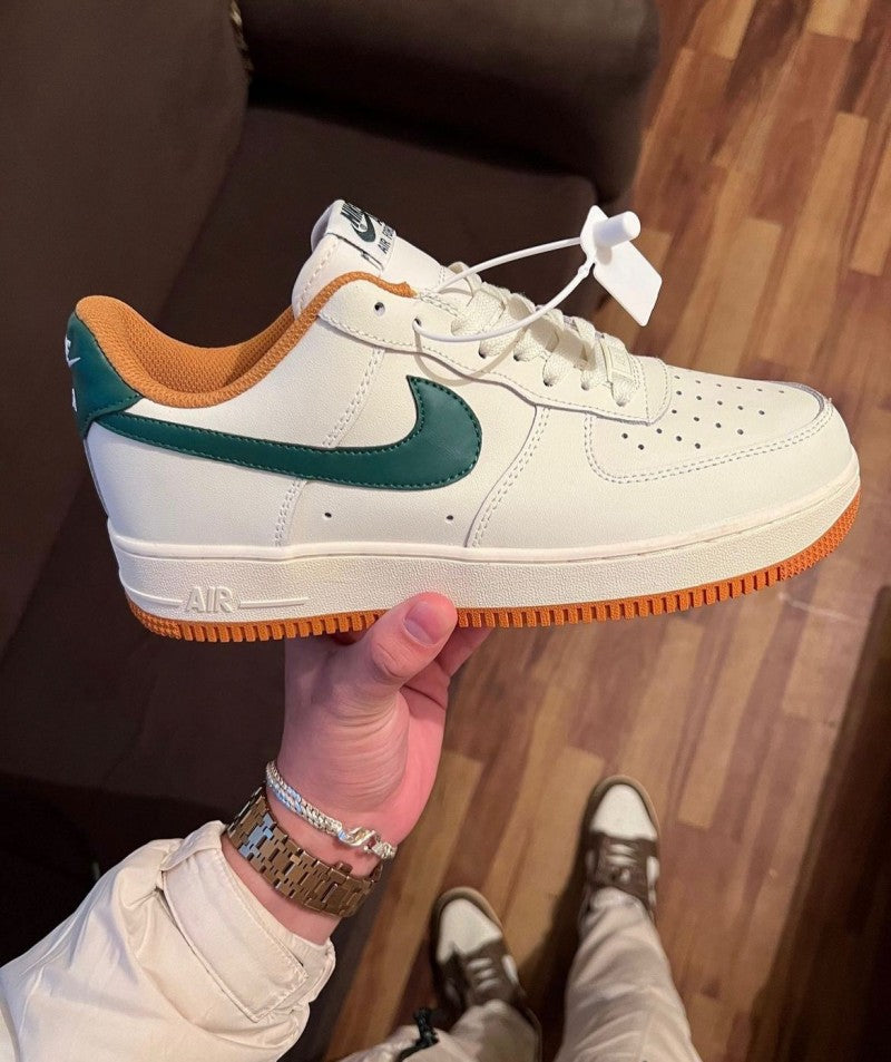 . Nik e Airforce 1 hamava og colour way