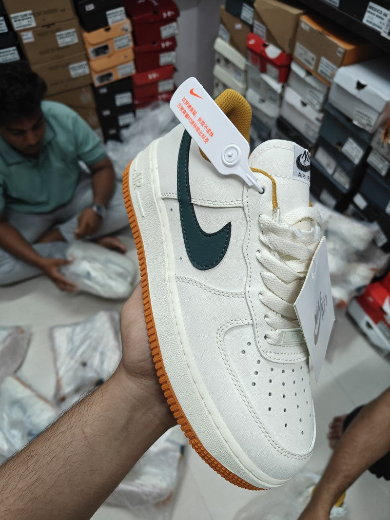 . Nik e Airforce 1 hamava og colour way