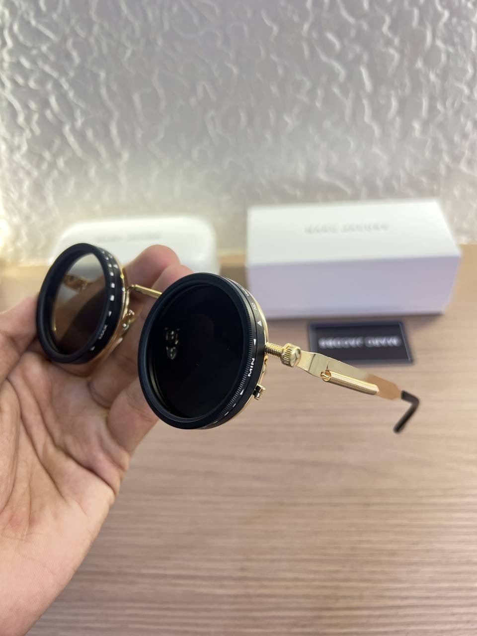 Marc Jacobs daynight changeable glass