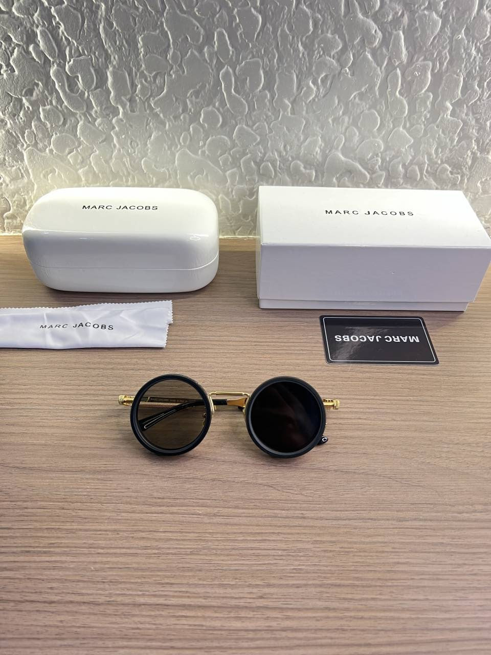 Marc Jacobs daynight changeable glass
