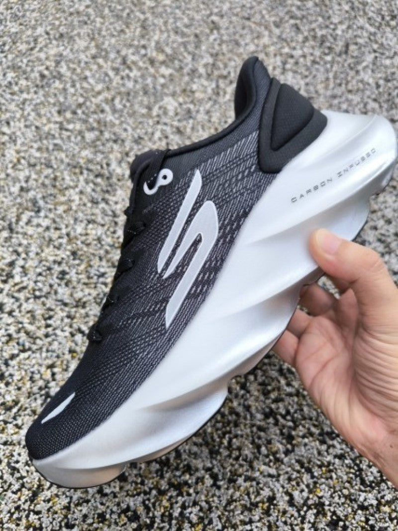 Skecherrs aero burst black