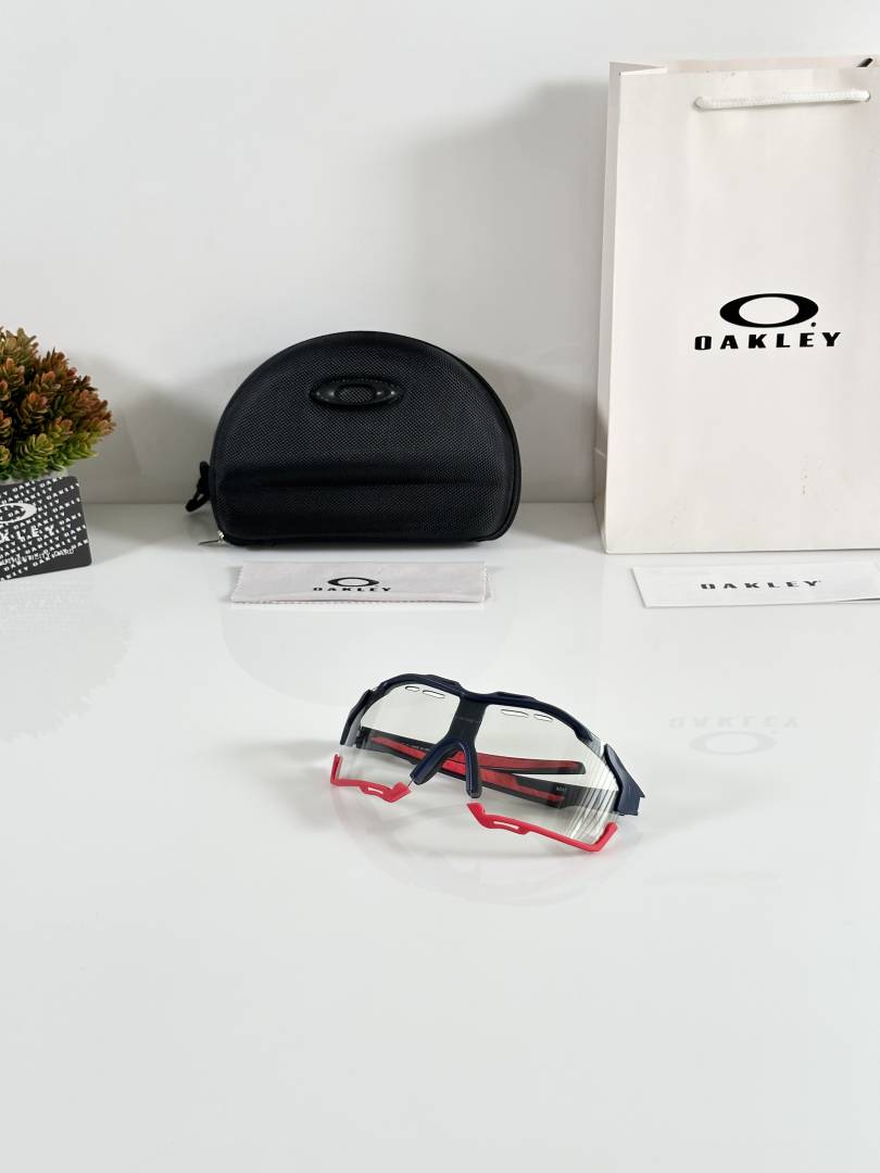 Oakley 8241 Blue Red Day