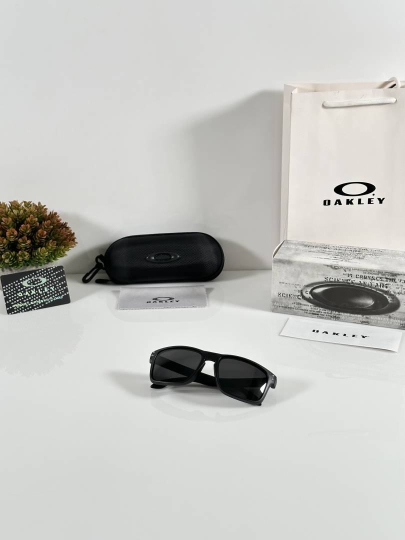 Oakley 9102 Black