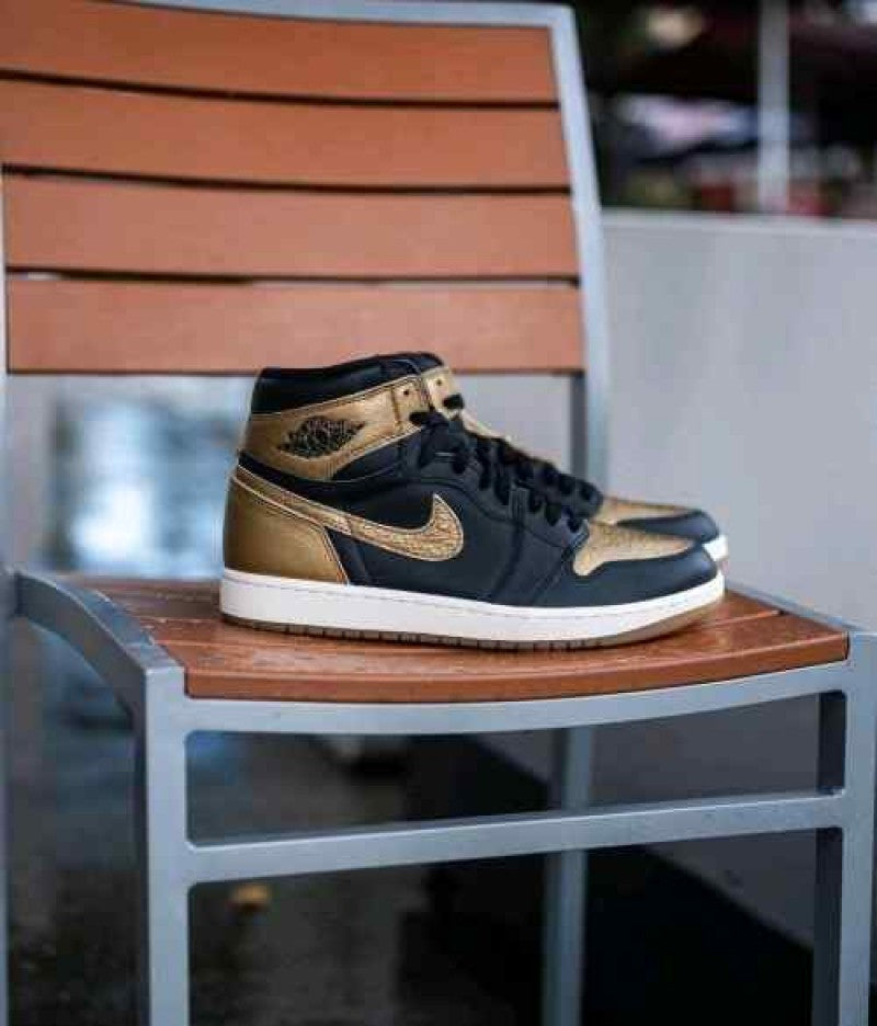 Air Jordan 1 Retro High OG Black And Gold