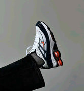 supreme X nikee R4 shox Navy red