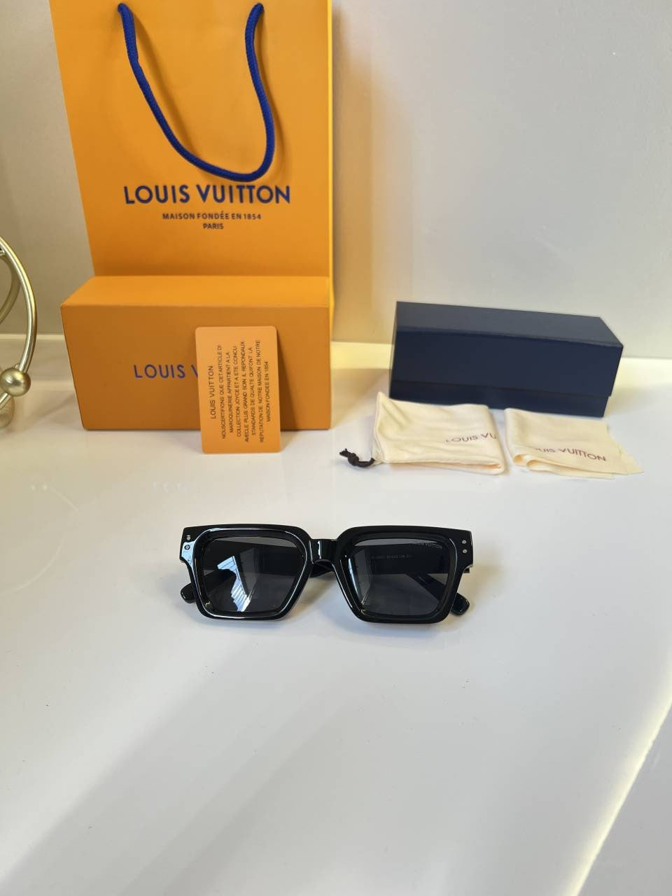Louis vuittion 12001 glossy black