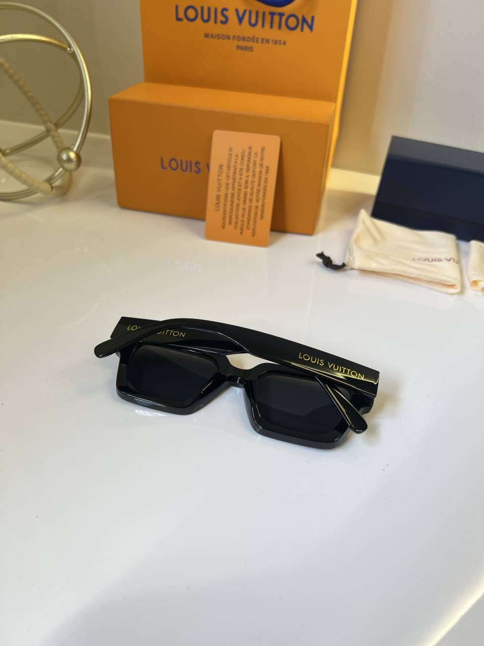 Louis vuittion 12001 glossy black