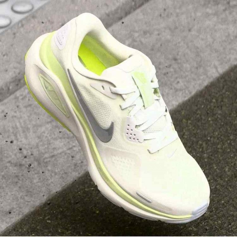 Nike Structure 26 White Barely Volt 790