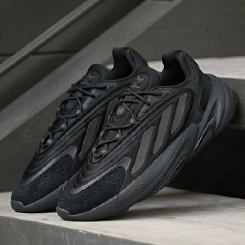 Adidas Ozelia Runner tripple black