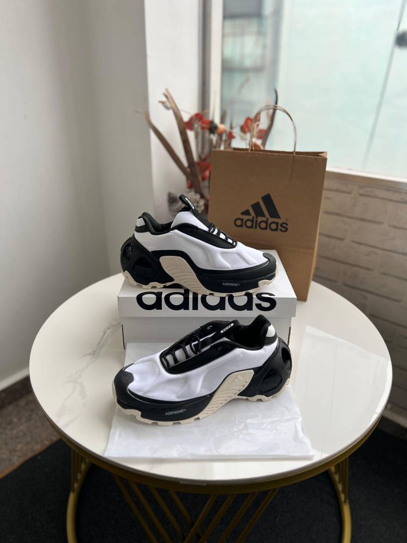 Adida ss wonder runner white black