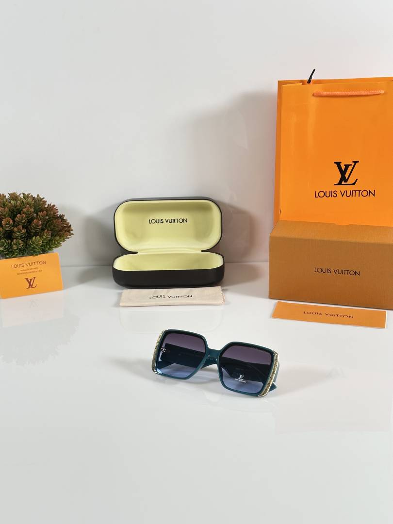 Louis Vuitton WMNS 9552 Green