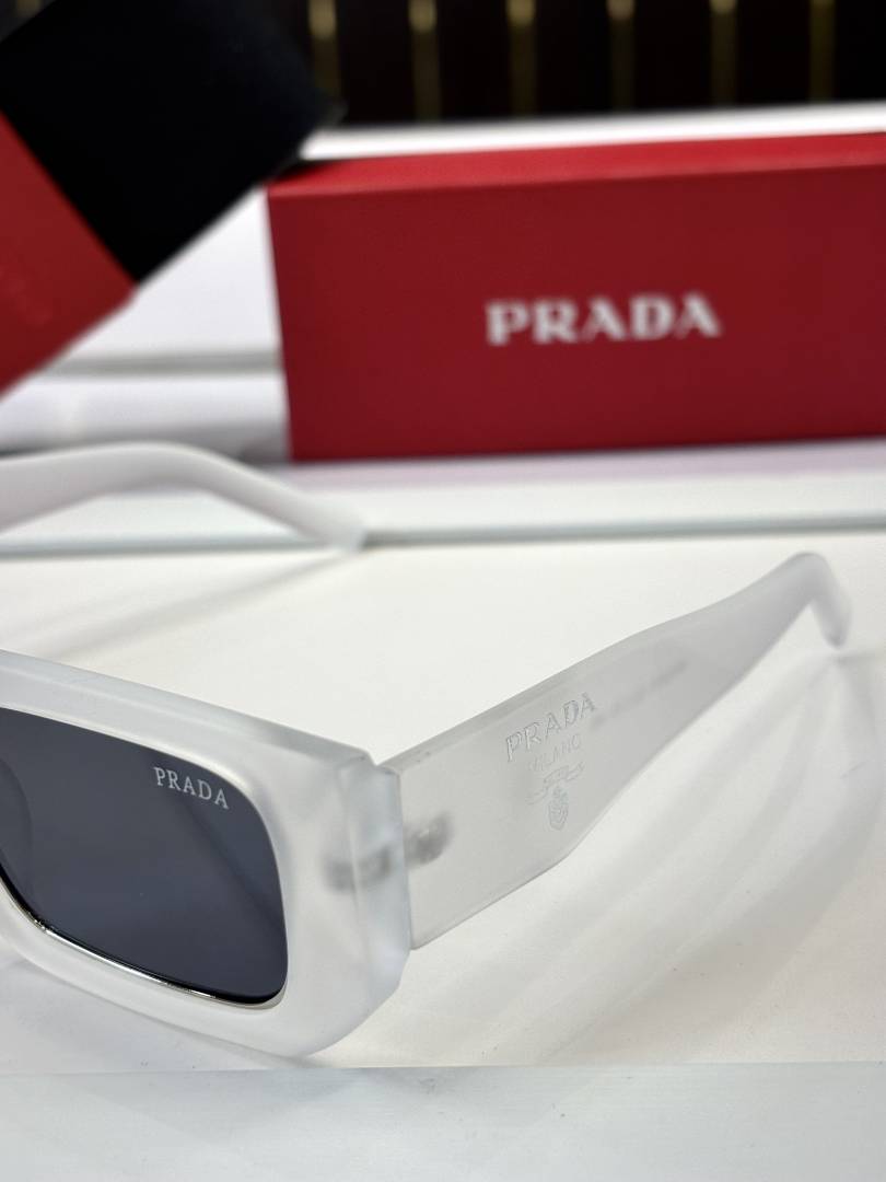 Prada milano 25