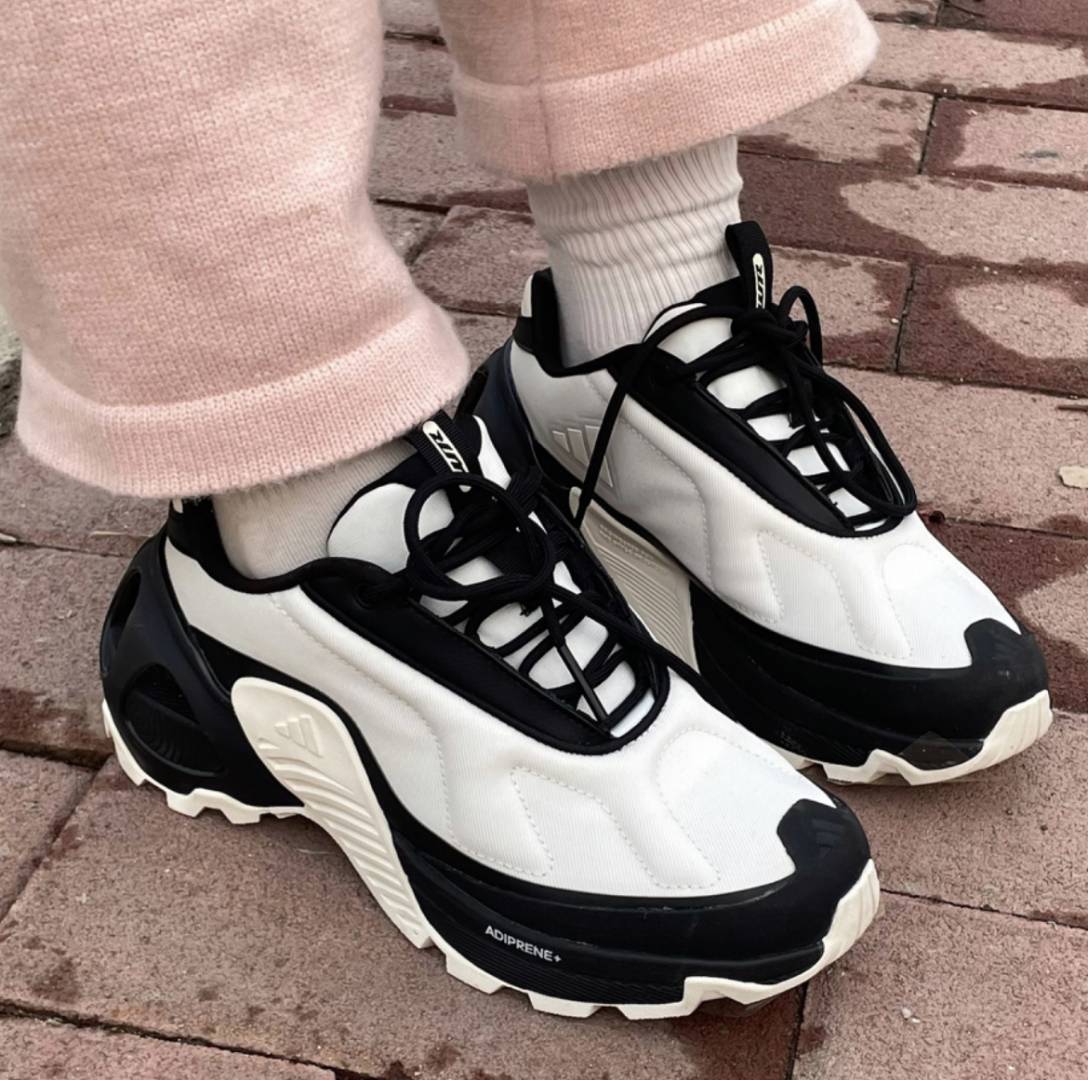 Adida s Wonder Runner White Black