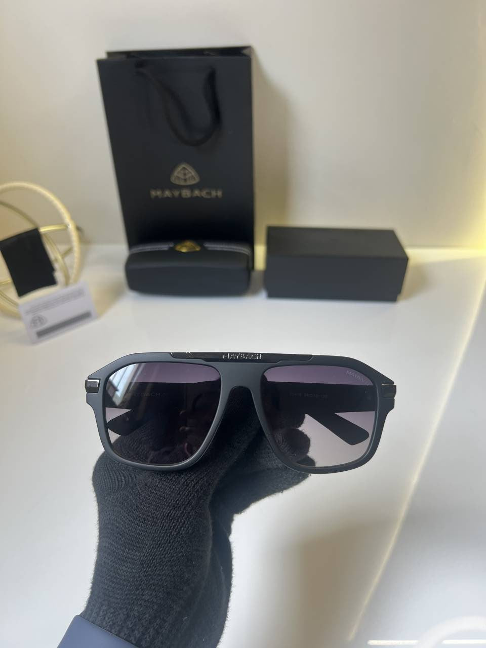 Maybach 20418 black with multi super premium shade