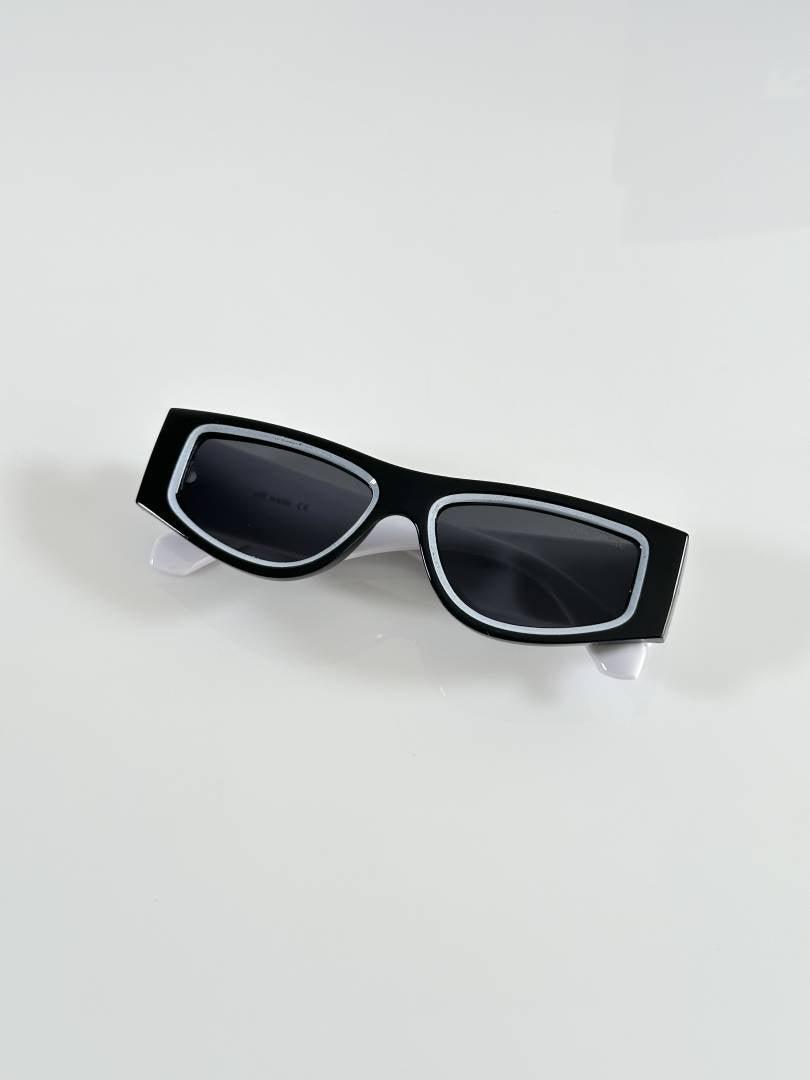 Off White 6 Black White