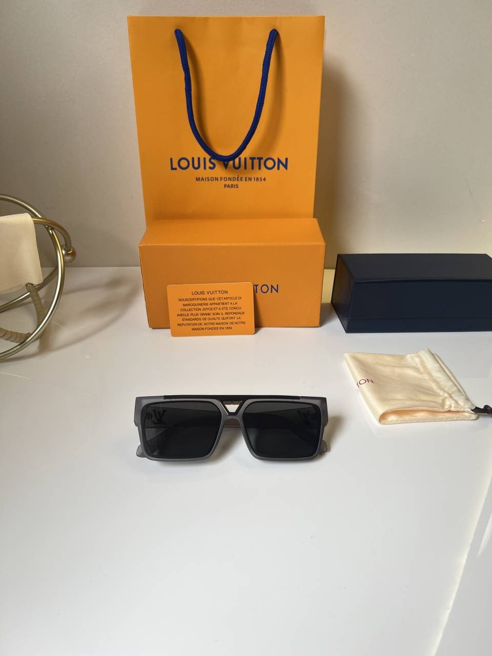 Louis vuittion 1984 smoke grey