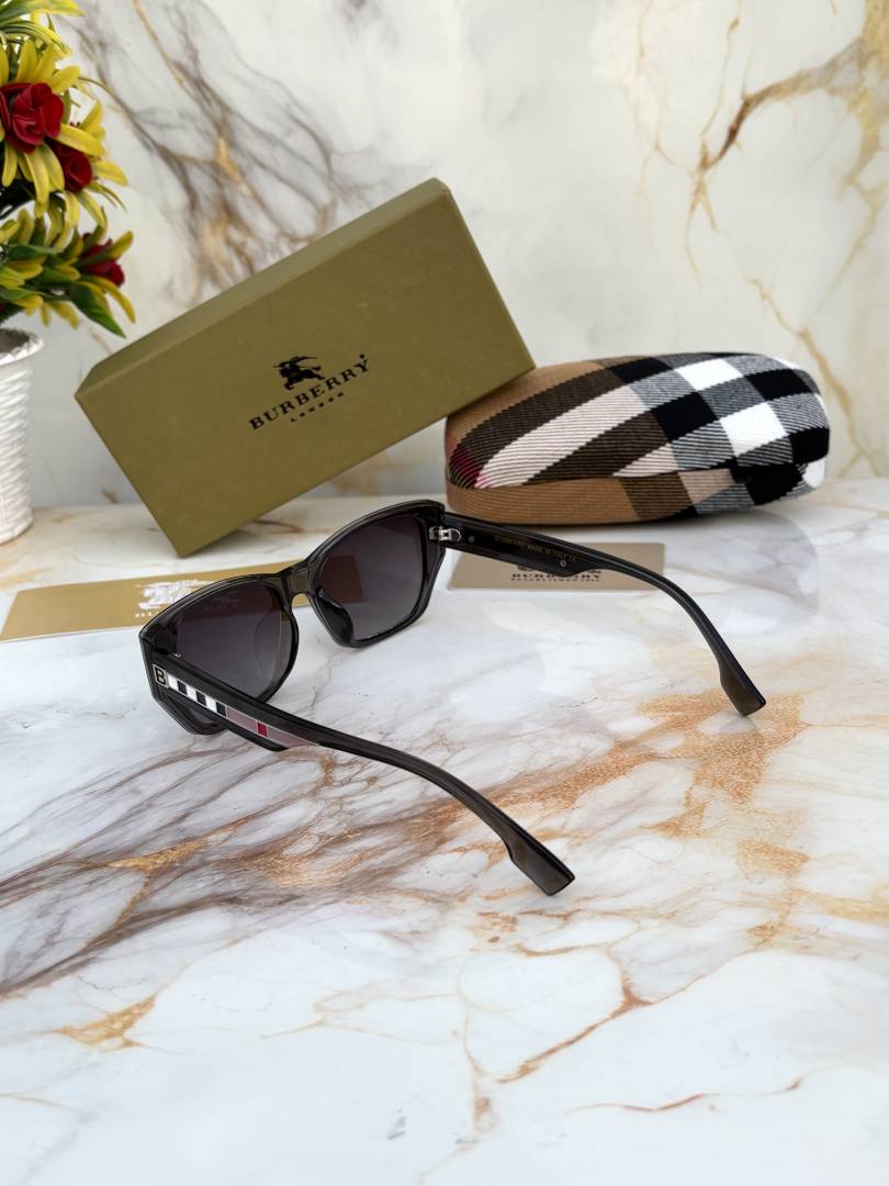 Burberry 9935