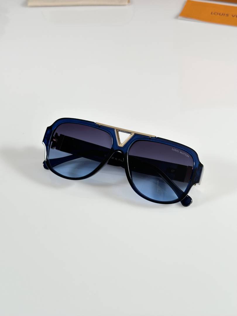 Louis Vuitton 105 Blue