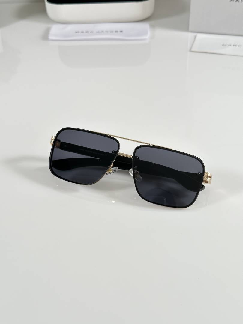 Marc Jacobs 387 Gold Black