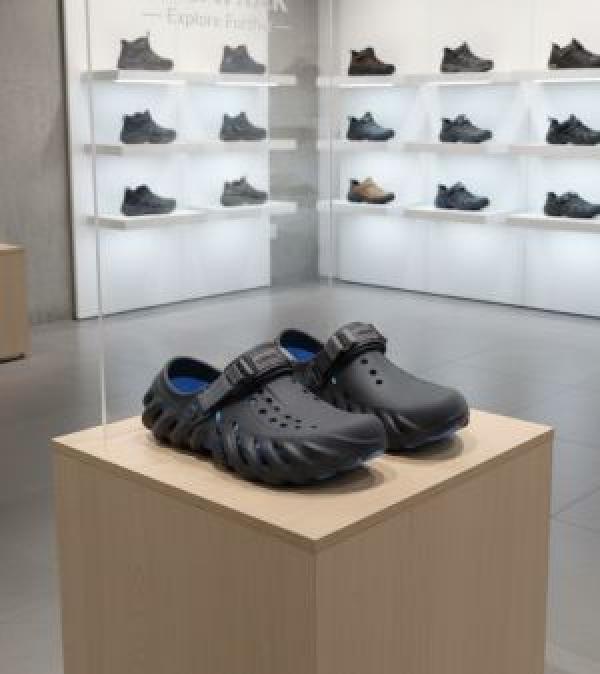 Crocs-Echo-Clog-blue