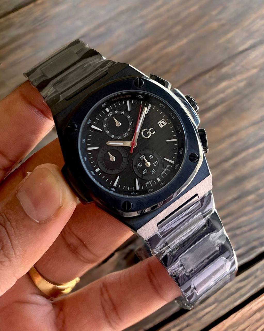 GUESS Round Chrono
