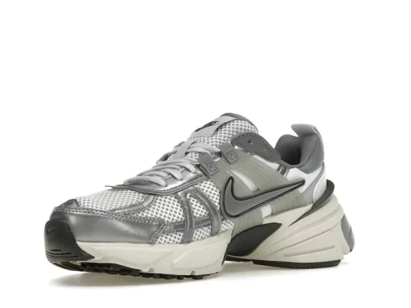 V2K RUN PLATINUM GRAY AND SILVER