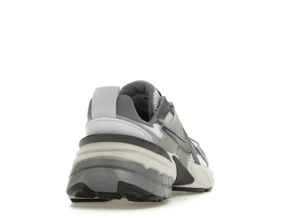 V2K RUN PLATINUM GRAY AND SILVER